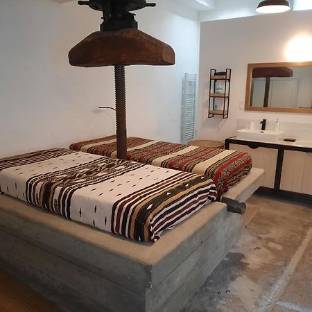 Dormir Au Pressoir Montagnieu  Exteriör bild