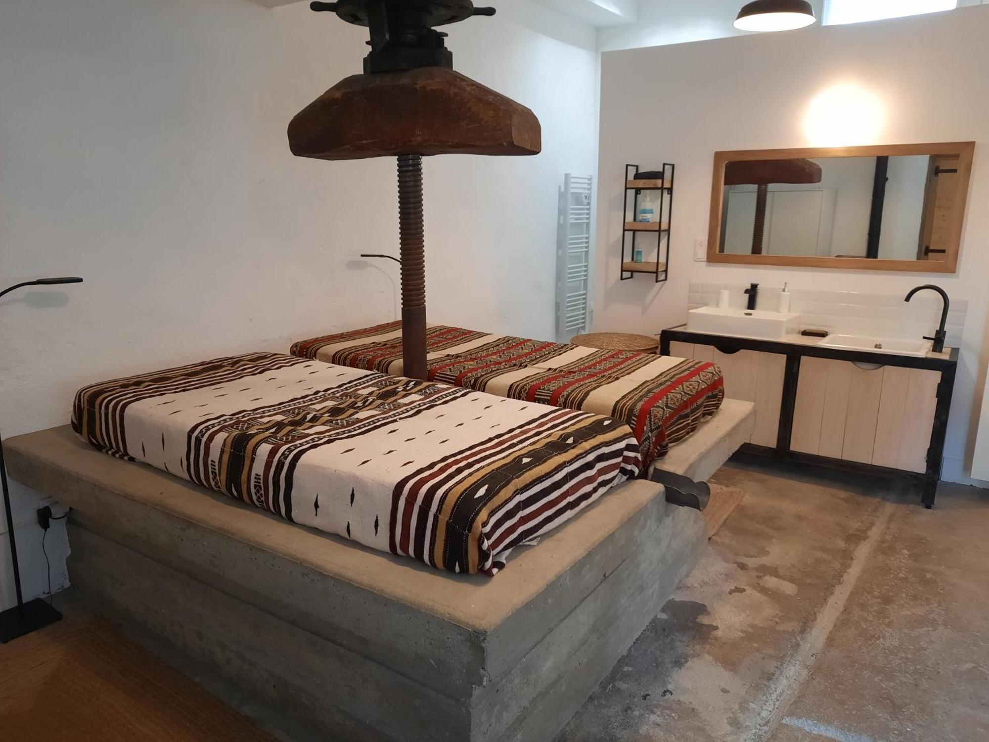 Dormir Au Pressoir Montagnieu  Exteriör bild